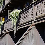 法夫雷木屋大酒店